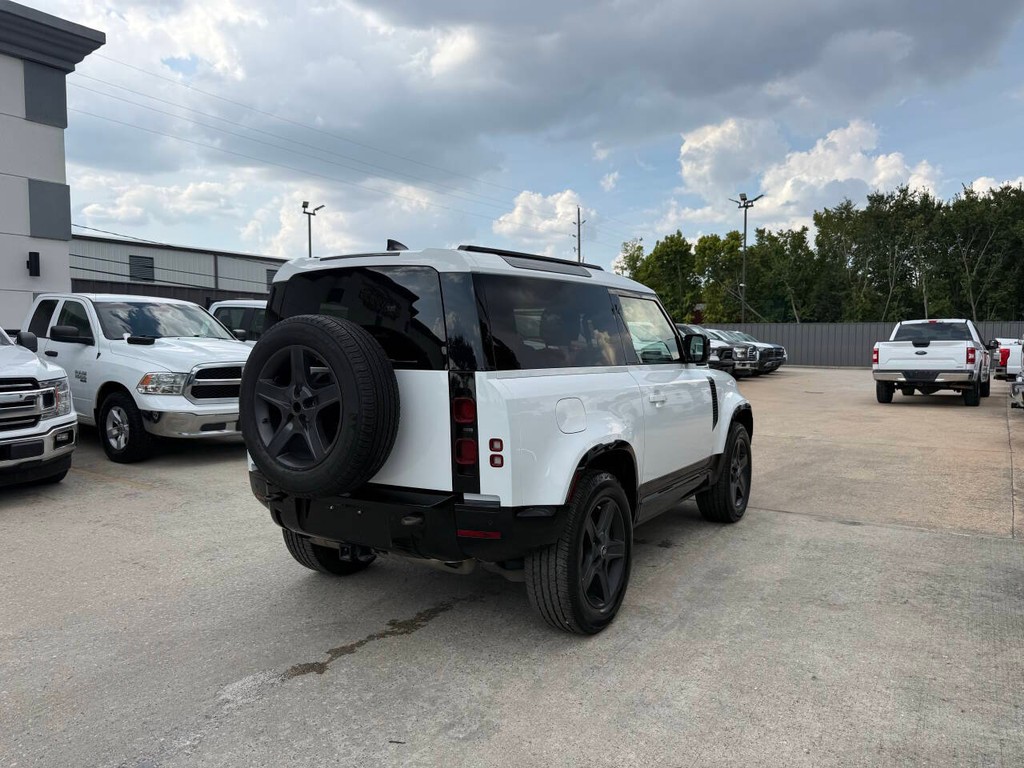 Land Rover Defender Vehicle Full-screen Gallery Image 05