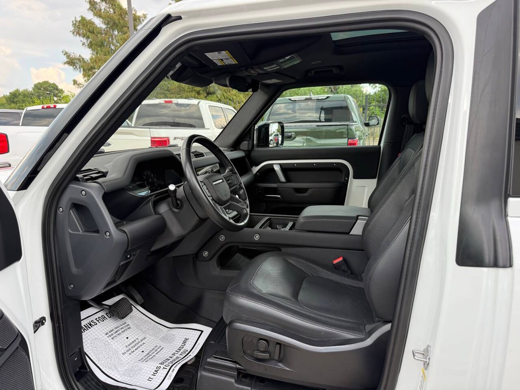 Land Rover Defender Vehicle Full-screen Gallery Image 07