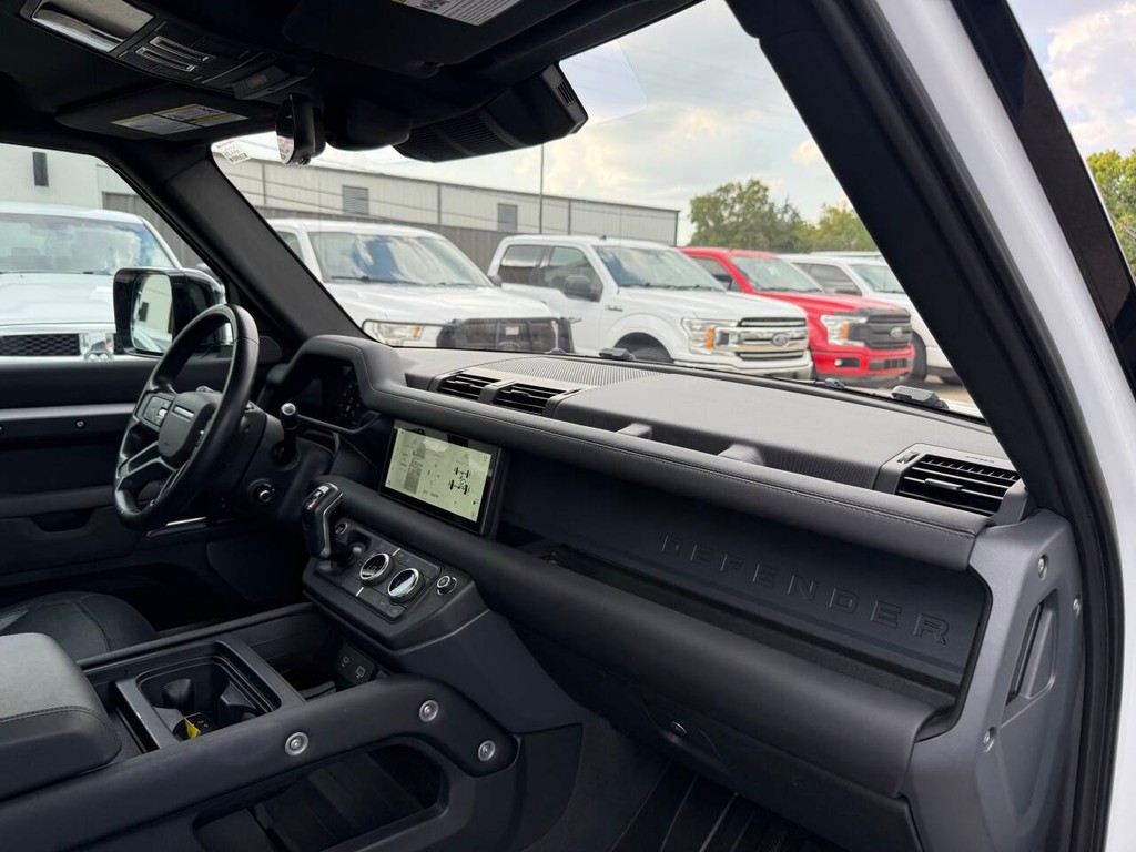 Land Rover Defender Vehicle Full-screen Gallery Image 10