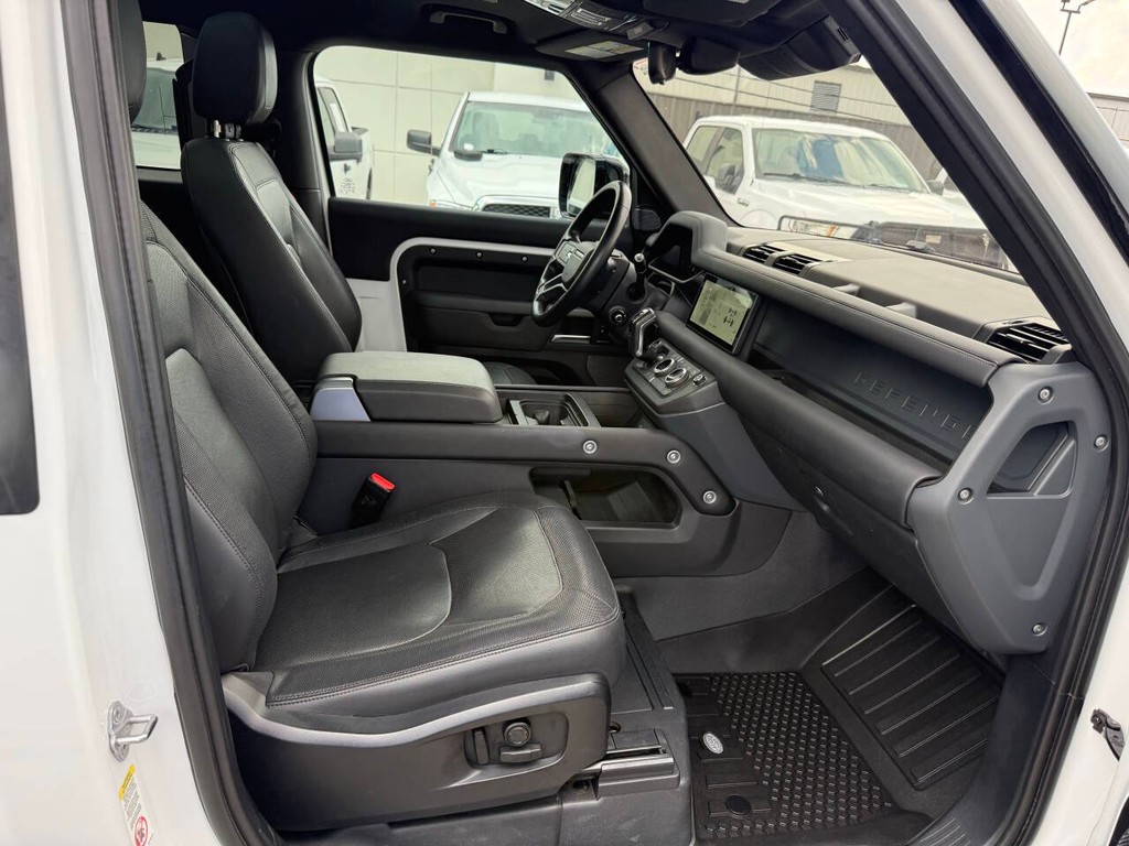 Land Rover Defender Vehicle Full-screen Gallery Image 11