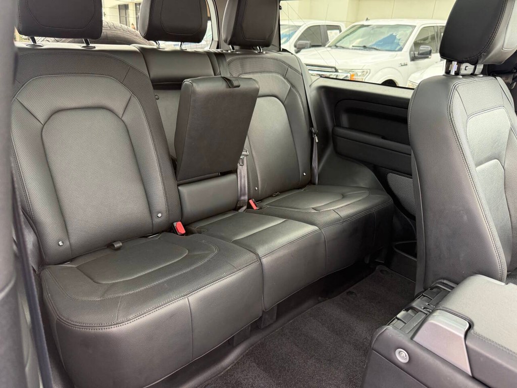 Land Rover Defender Vehicle Full-screen Gallery Image 12