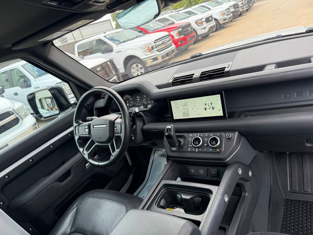 Land Rover Defender Vehicle Full-screen Gallery Image 14