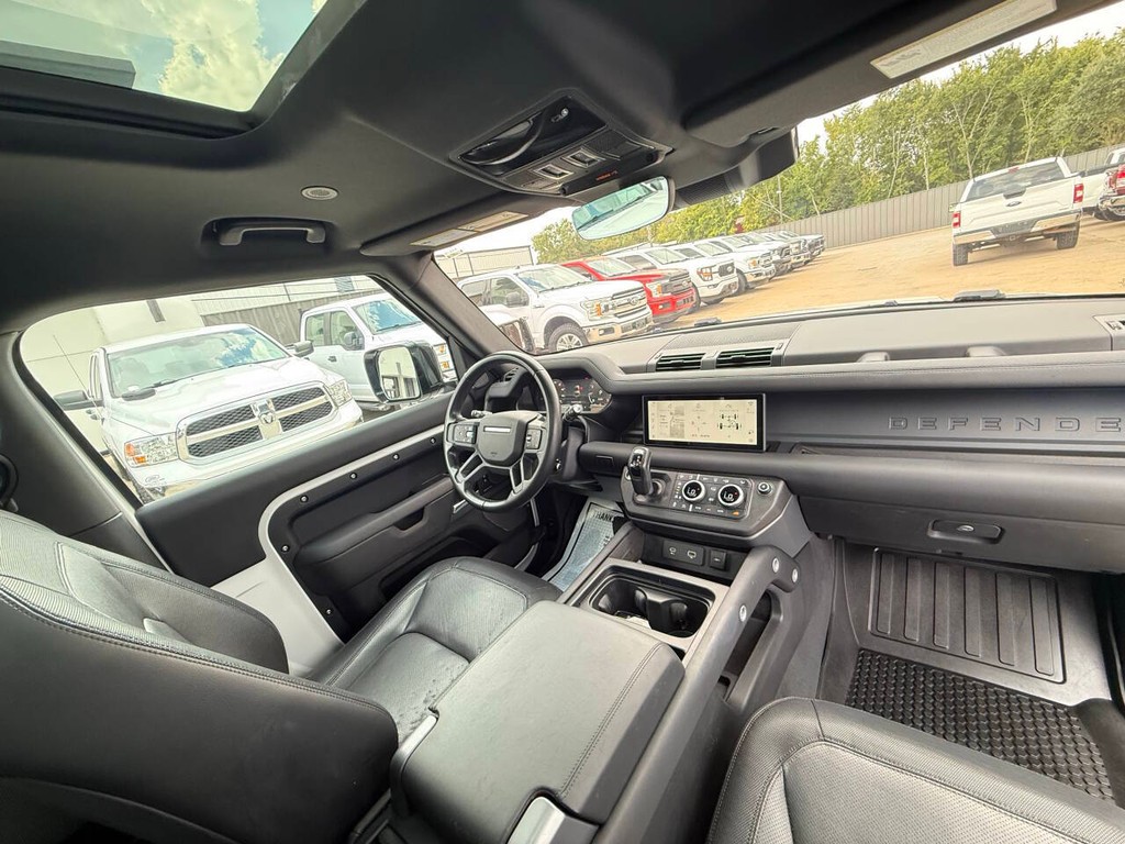 Land Rover Defender Vehicle Full-screen Gallery Image 15