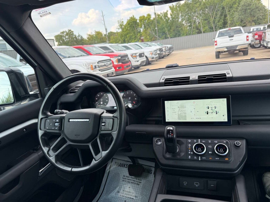 Land Rover Defender Vehicle Full-screen Gallery Image 16