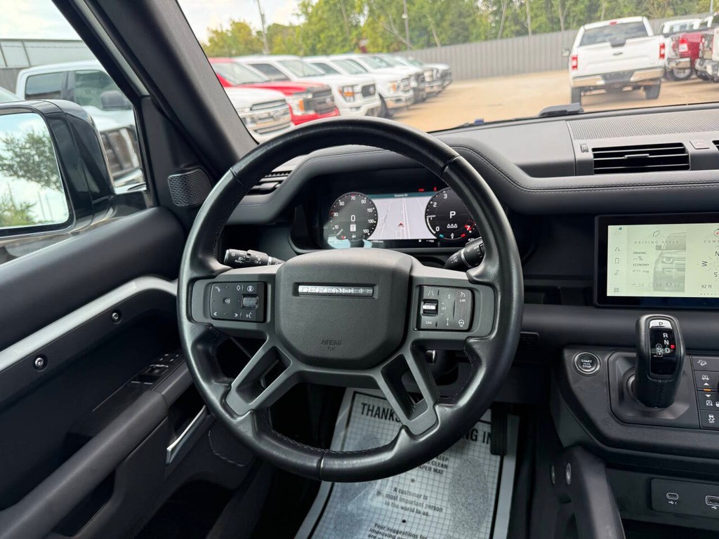 Land Rover Defender Vehicle Full-screen Gallery Image 17