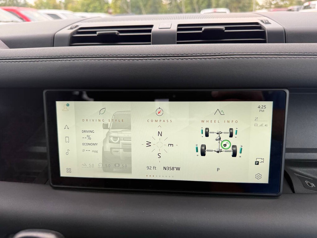 Land Rover Defender Vehicle Full-screen Gallery Image 20