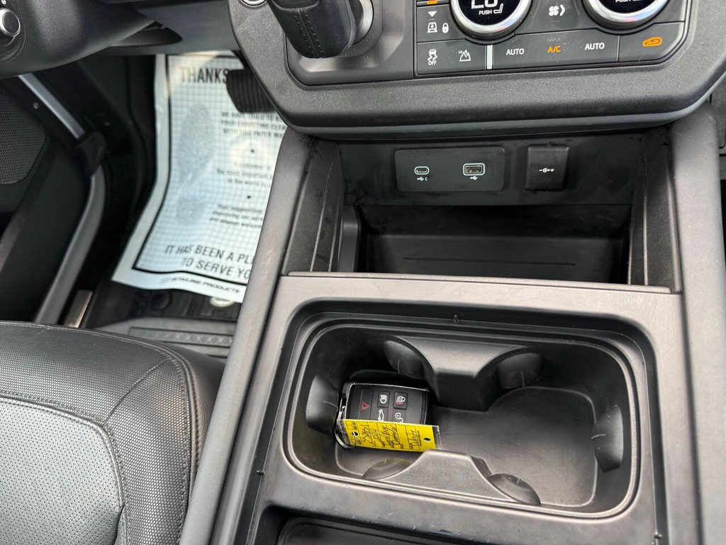 Land Rover Defender Vehicle Full-screen Gallery Image 24