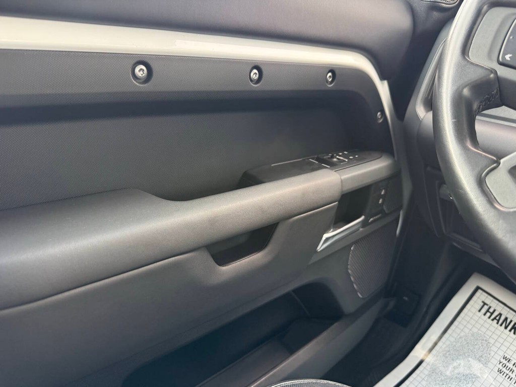 Land Rover Defender Vehicle Full-screen Gallery Image 26