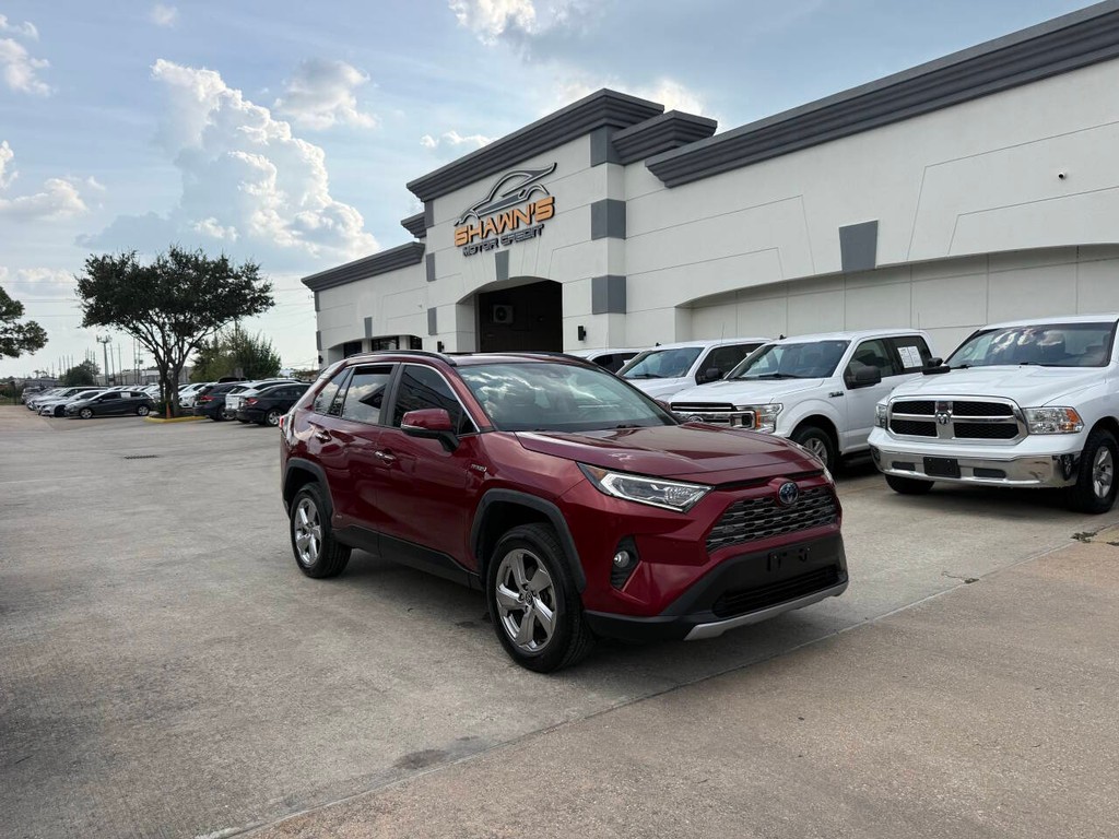 Toyota RAV4 Hybrid Vehicle Full-screen Gallery Image 02
