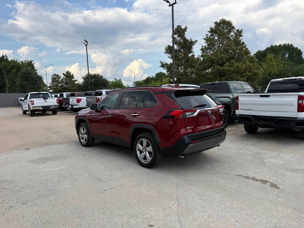 Toyota RAV4 Hybrid Vehicle Full-screen Gallery Image 04