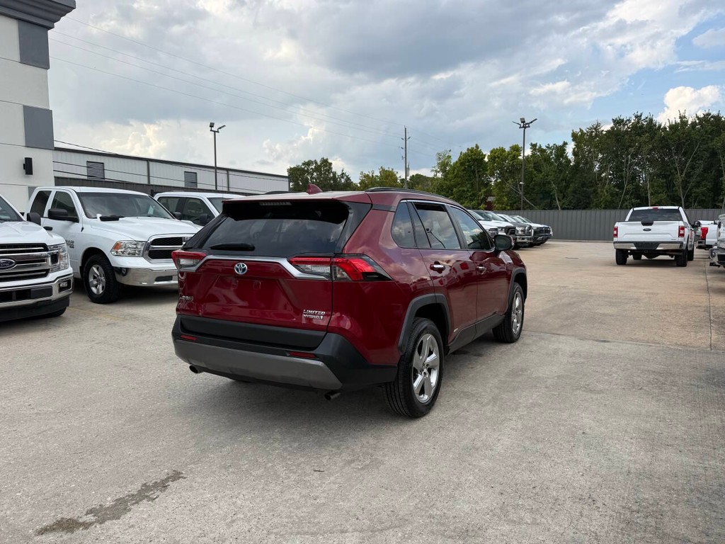 Toyota RAV4 Hybrid Vehicle Full-screen Gallery Image 05