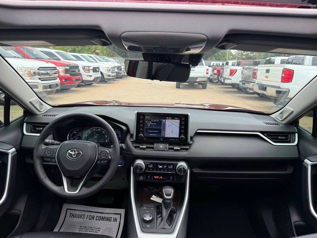 Toyota RAV4 Hybrid Vehicle Full-screen Gallery Image 17
