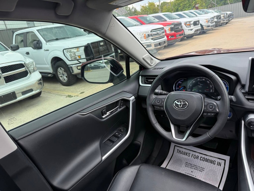 Toyota RAV4 Hybrid Vehicle Full-screen Gallery Image 19