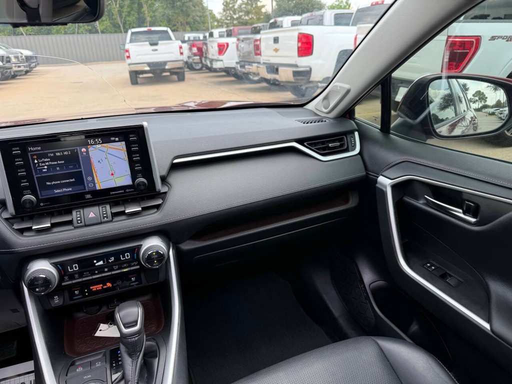 Toyota RAV4 Hybrid Vehicle Full-screen Gallery Image 20