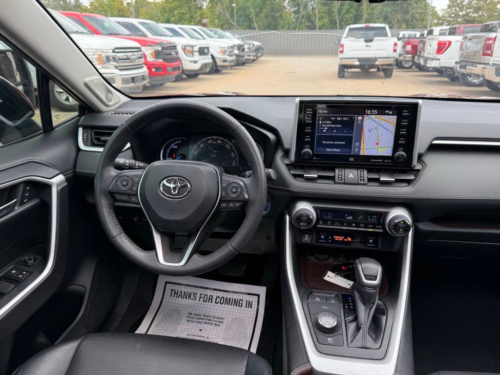 Toyota RAV4 Hybrid Vehicle Full-screen Gallery Image 21