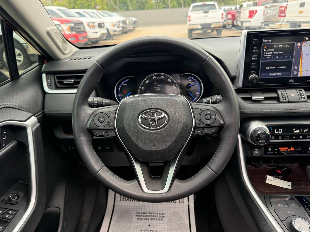 Toyota RAV4 Hybrid Vehicle Full-screen Gallery Image 22