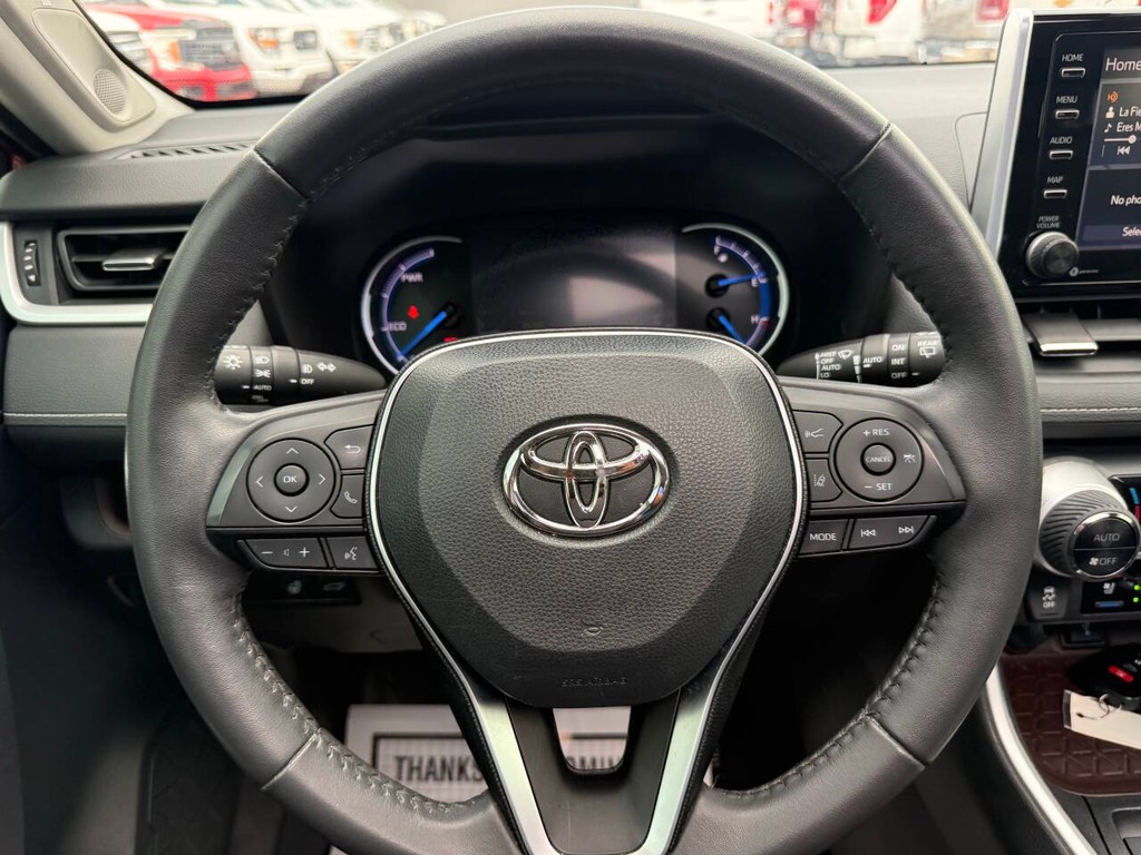 Toyota RAV4 Hybrid Vehicle Full-screen Gallery Image 23
