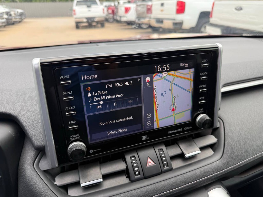Toyota RAV4 Hybrid Vehicle Full-screen Gallery Image 25