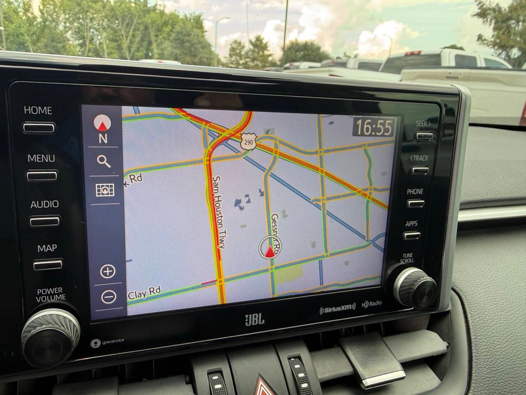 Toyota RAV4 Hybrid Vehicle Full-screen Gallery Image 26