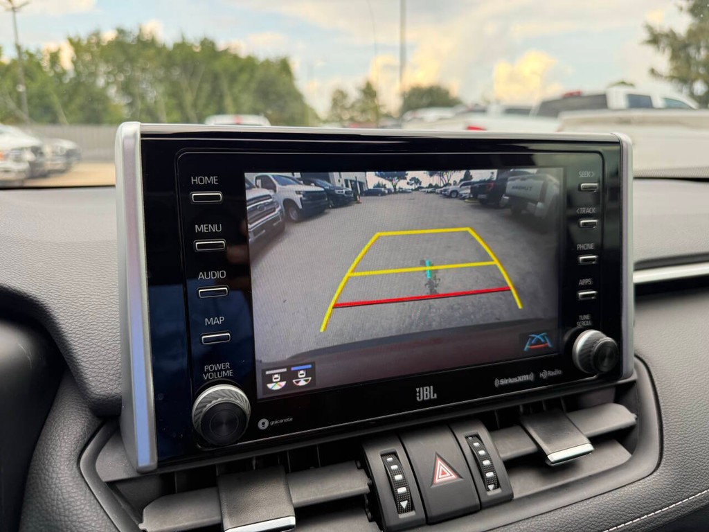 Toyota RAV4 Hybrid Vehicle Full-screen Gallery Image 27
