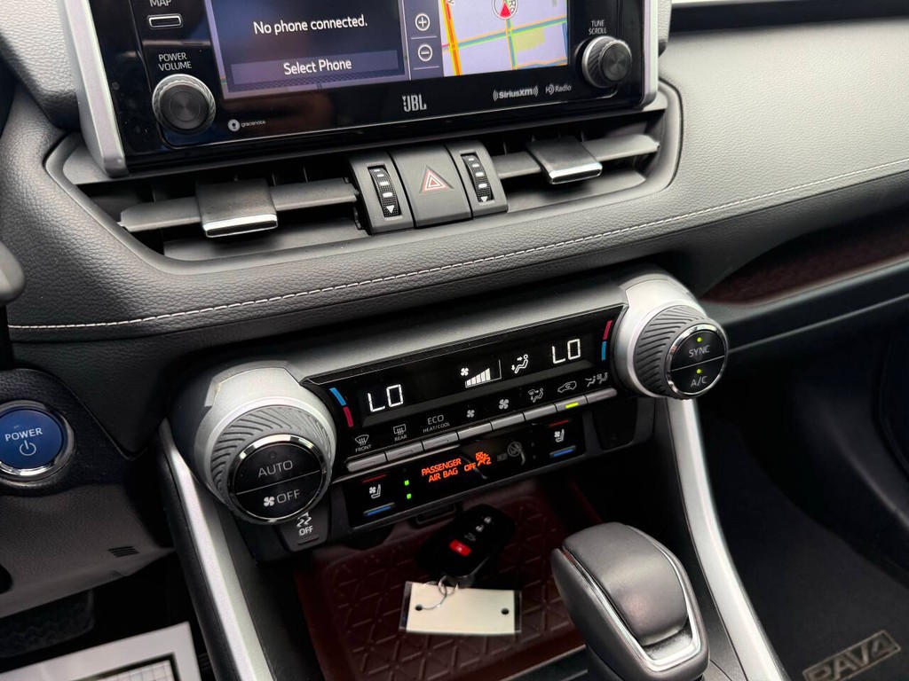 Toyota RAV4 Hybrid Vehicle Full-screen Gallery Image 28