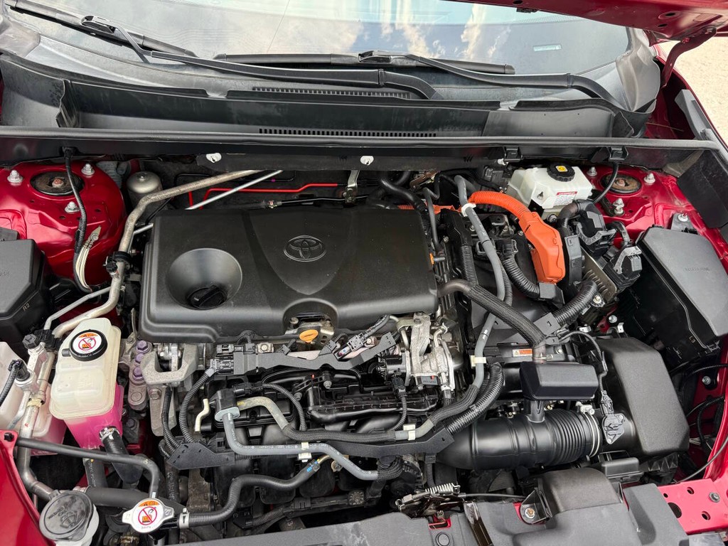 Toyota RAV4 Hybrid Vehicle Full-screen Gallery Image 35