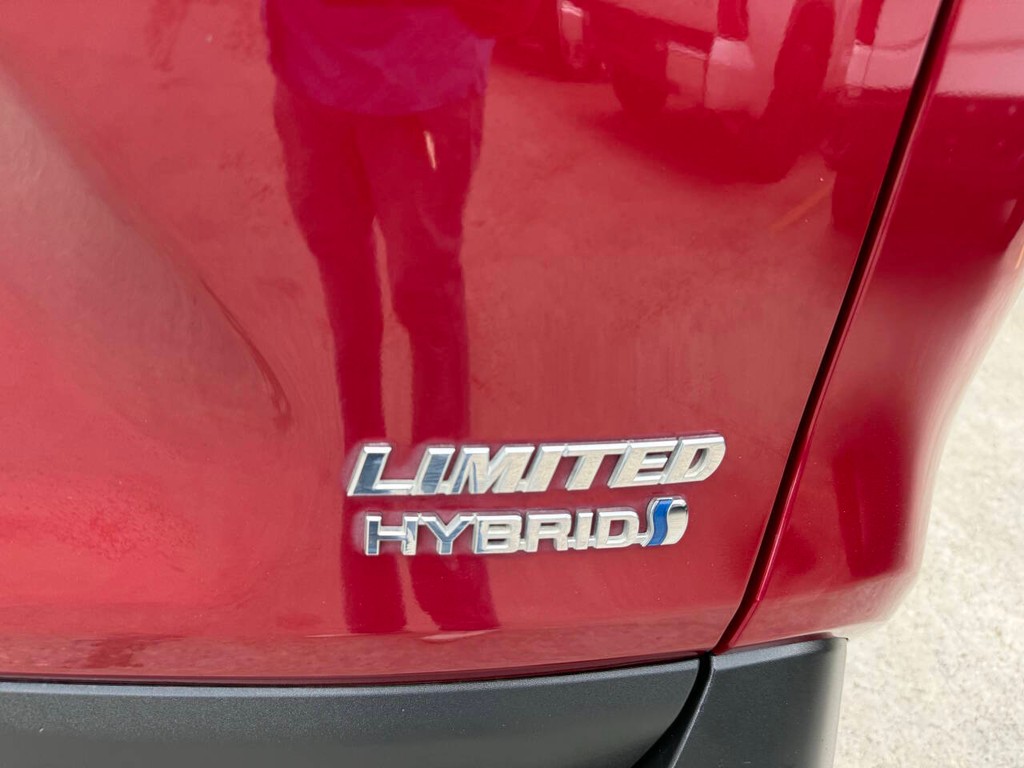 Toyota RAV4 Hybrid Vehicle Full-screen Gallery Image 40