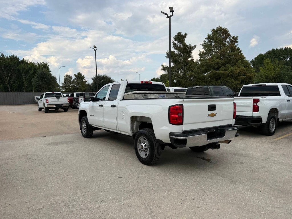Chevrolet Silverado 2500HD Vehicle Full-screen Gallery Image 04