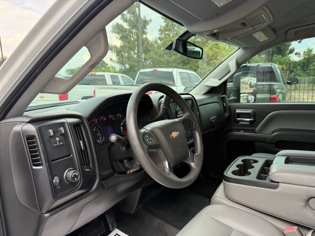 Chevrolet Silverado 2500HD Vehicle Full-screen Gallery Image 06
