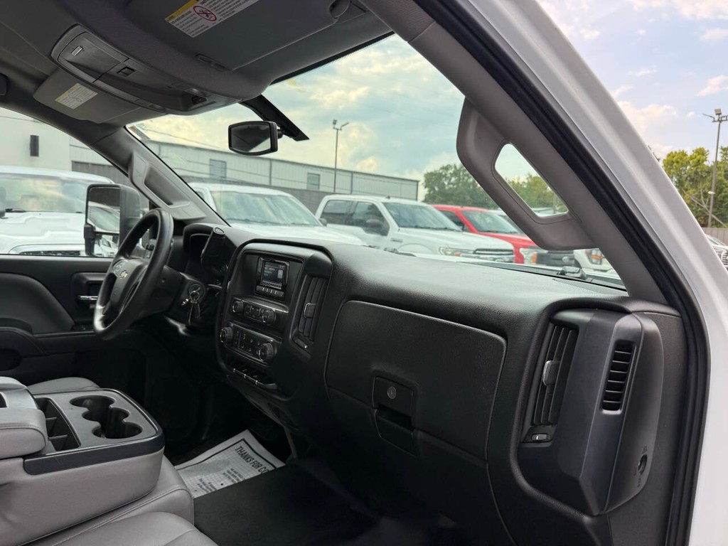 Chevrolet Silverado 2500HD Vehicle Full-screen Gallery Image 09