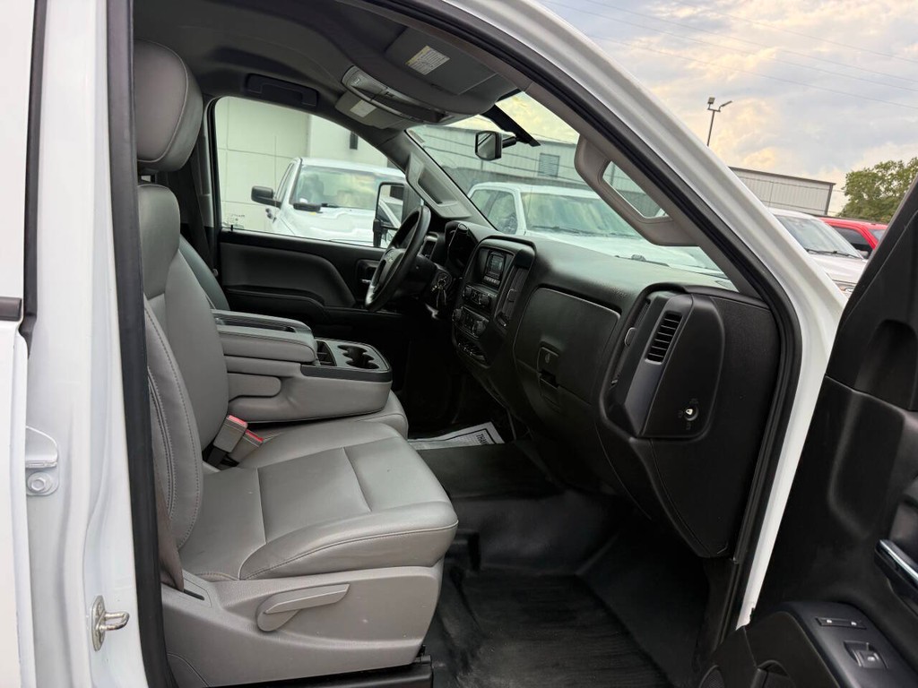 Chevrolet Silverado 2500HD Vehicle Full-screen Gallery Image 10