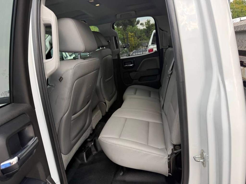 Chevrolet Silverado 2500HD Vehicle Full-screen Gallery Image 13