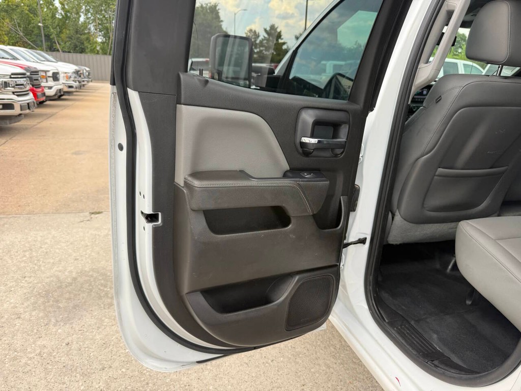 Chevrolet Silverado 2500HD Vehicle Full-screen Gallery Image 14