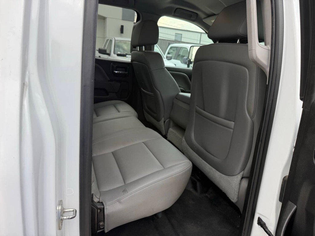 Chevrolet Silverado 2500HD Vehicle Full-screen Gallery Image 15