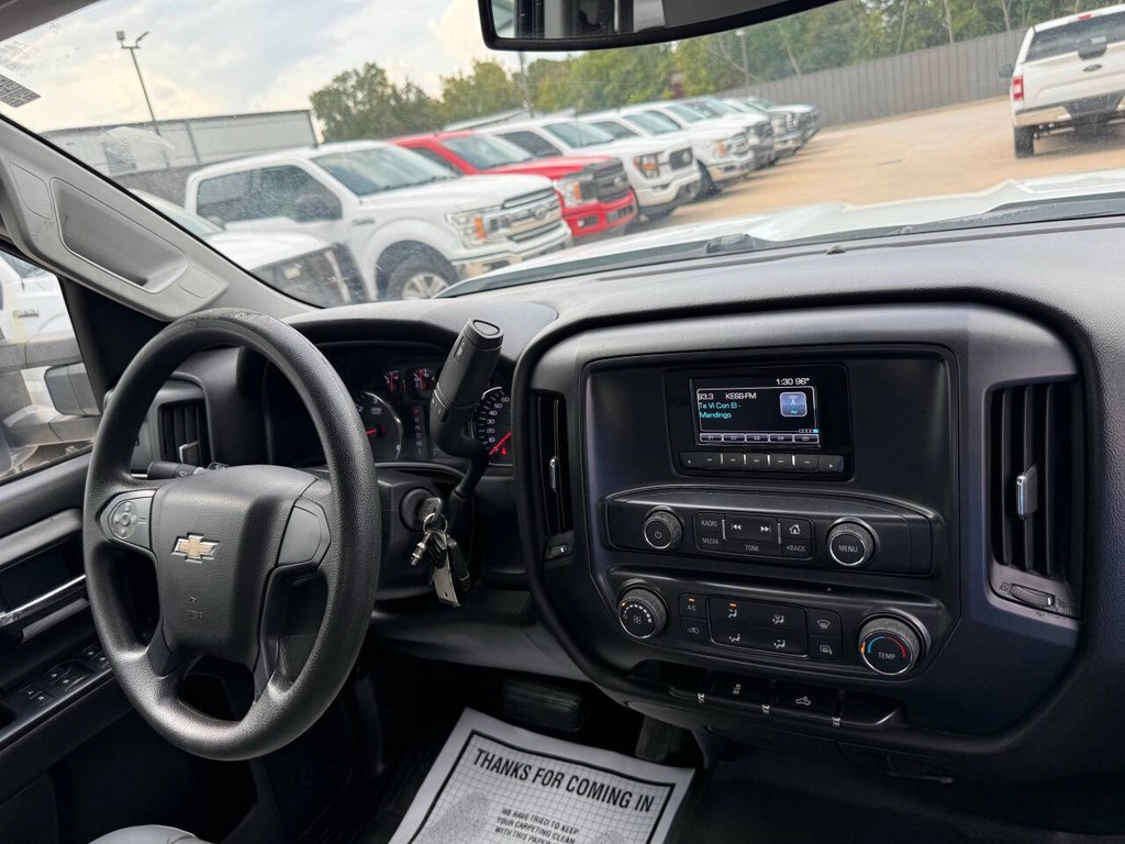 Chevrolet Silverado 2500HD Vehicle Full-screen Gallery Image 19