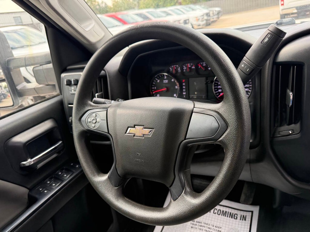Chevrolet Silverado 2500HD Vehicle Full-screen Gallery Image 20