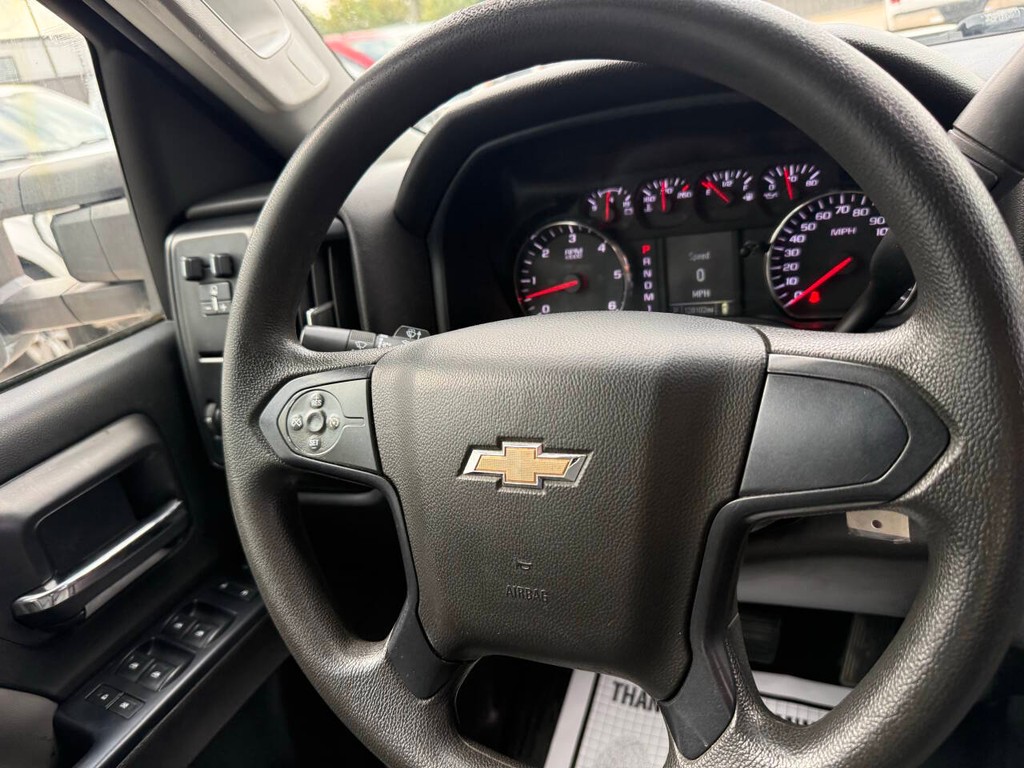 Chevrolet Silverado 2500HD Vehicle Full-screen Gallery Image 21