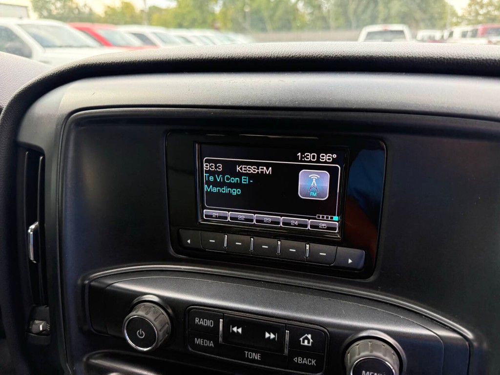 Chevrolet Silverado 2500HD Vehicle Full-screen Gallery Image 23