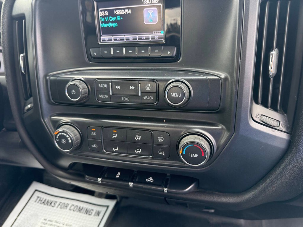 Chevrolet Silverado 2500HD Vehicle Full-screen Gallery Image 25