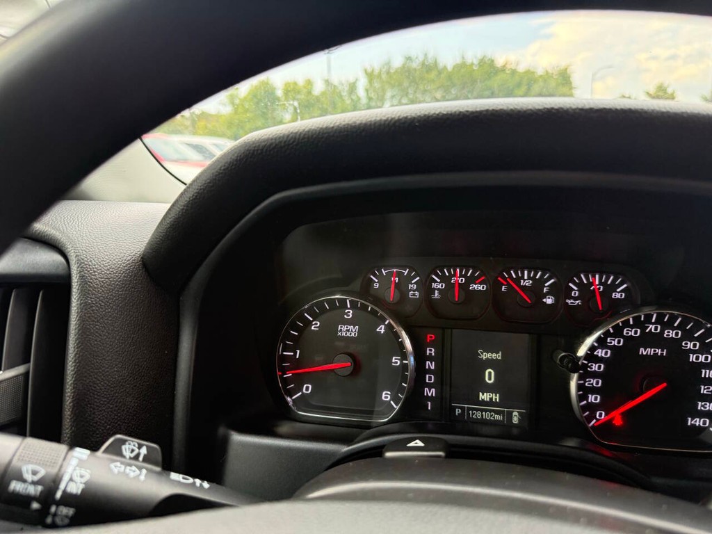 Chevrolet Silverado 2500HD Vehicle Full-screen Gallery Image 27