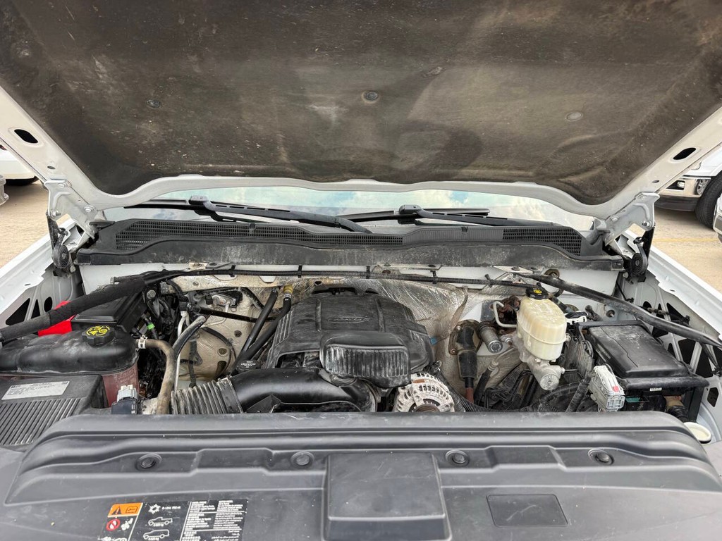 Chevrolet Silverado 2500HD Vehicle Full-screen Gallery Image 30