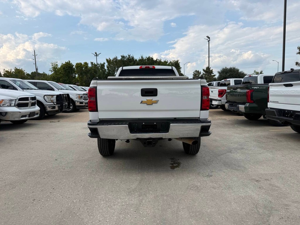 Chevrolet Silverado 2500HD Vehicle Full-screen Gallery Image 33