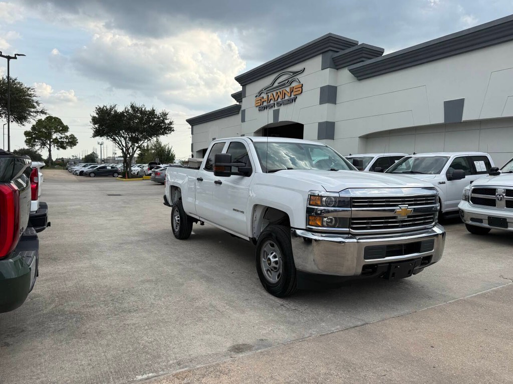 Chevrolet Silverado 2500HD Vehicle Full-screen Gallery Image 36