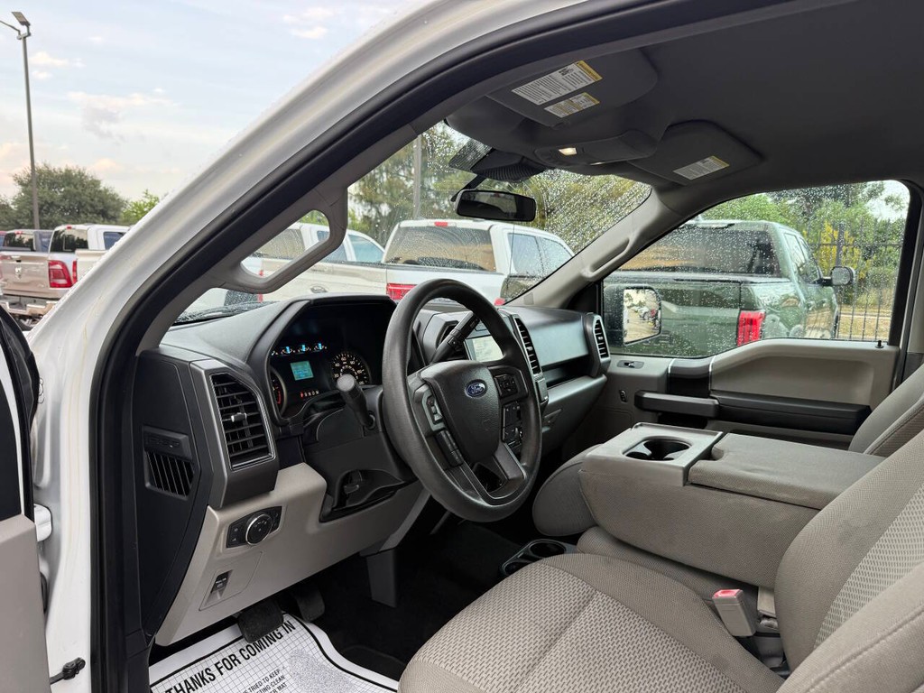 Ford F-150 Vehicle Full-screen Gallery Image 06