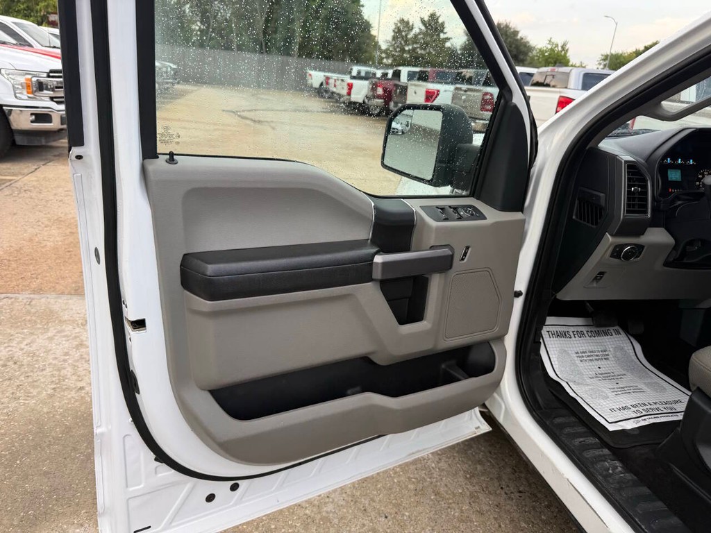 Ford F-150 Vehicle Full-screen Gallery Image 08