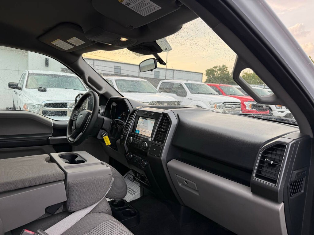 Ford F-150 Vehicle Full-screen Gallery Image 09