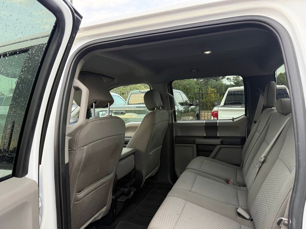 Ford F-150 Vehicle Full-screen Gallery Image 12