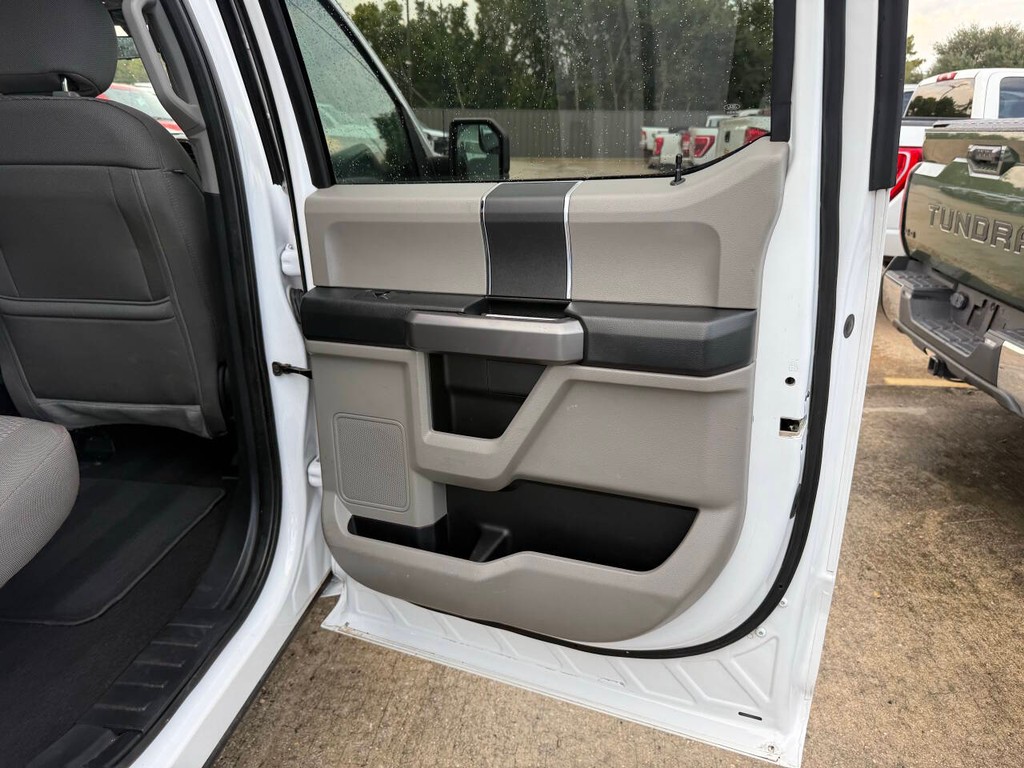 Ford F-150 Vehicle Full-screen Gallery Image 16
