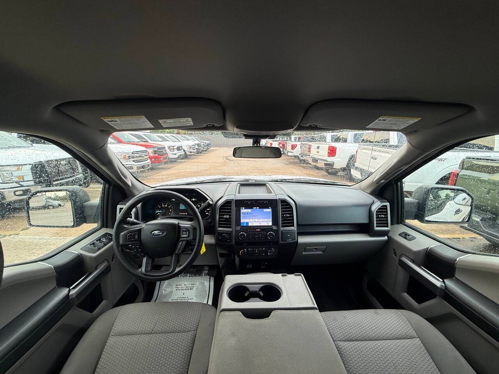Ford F-150 Vehicle Full-screen Gallery Image 18