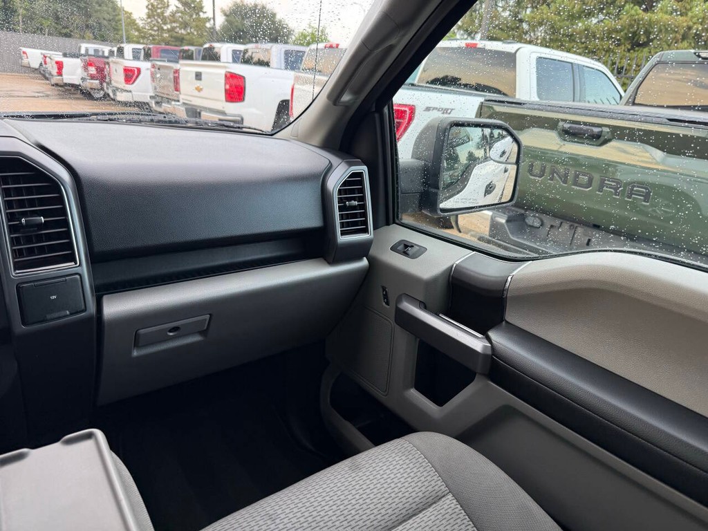Ford F-150 Vehicle Full-screen Gallery Image 20